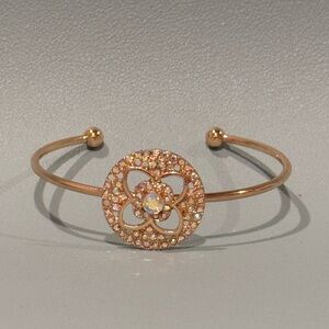 NWOT Gold Tone Iridescent Sparkling Filigree Clover Cuff Bracelet 2.25 inch